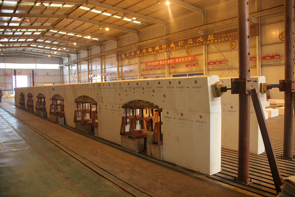 一份詳細(xì)的燃油馬蹄焰玻璃窯的烤窯過(guò)程 一份詳細(xì)的燃油馬蹄焰玻璃窯的烤窯過(guò)程